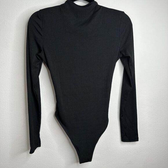 Sophie Anne Keyhole Black Bodysuit Gold Tone Hardware Long Sleeve Rib Knit 2 - Picture 4 of 14